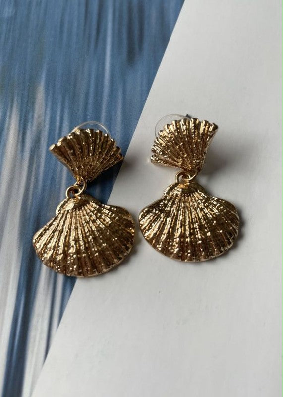 Vintage style shell shape drop earring