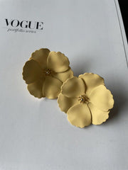 Vintage style yellow flower stud earring